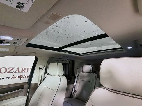 Used 2023 GMC Yukon Denali w/ Advanced Technology Package image 27
