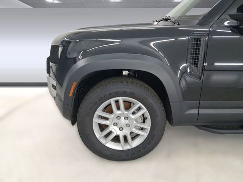 Used 2025 Land Rover Defender 90 S image 20