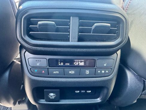 Used 2025 Honda Pilot Black Edition image 26