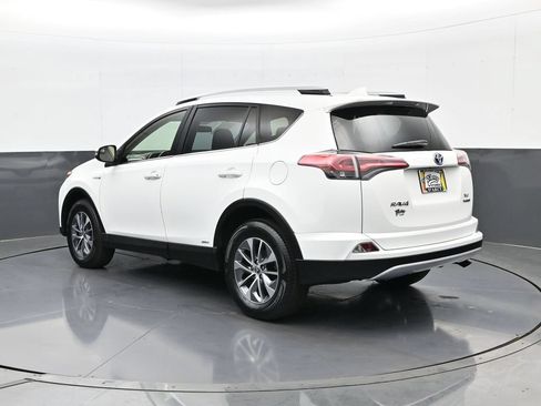 Used 2016 Toyota RAV4 XLE AWD/4WD image 8