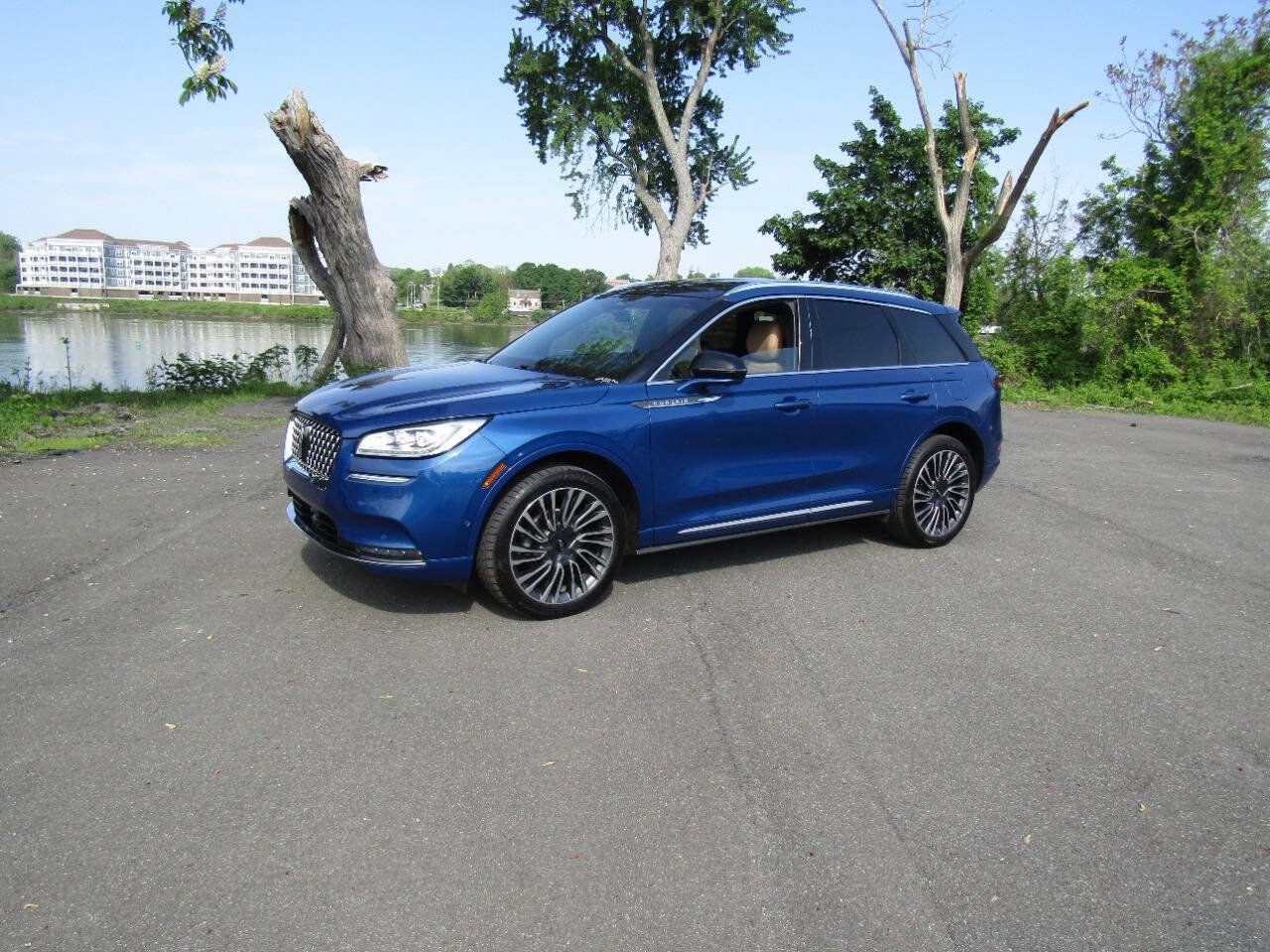Used 2020 Lincoln Corsair Reserve w/ Equipment Group 201A AWD/4WD image 2