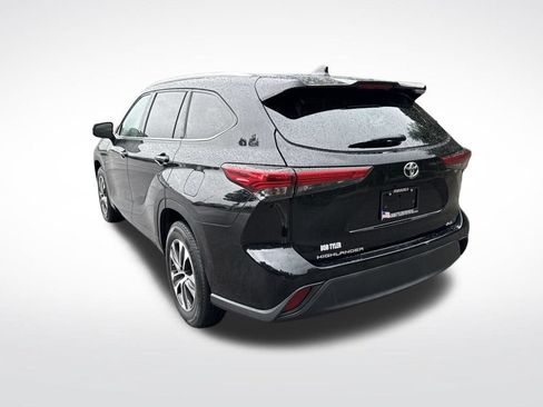 Used 2022 Toyota Highlander XLE FWD image 7