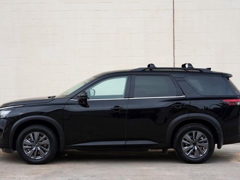Used 2024 Nissan Pathfinder SV FWD image 43