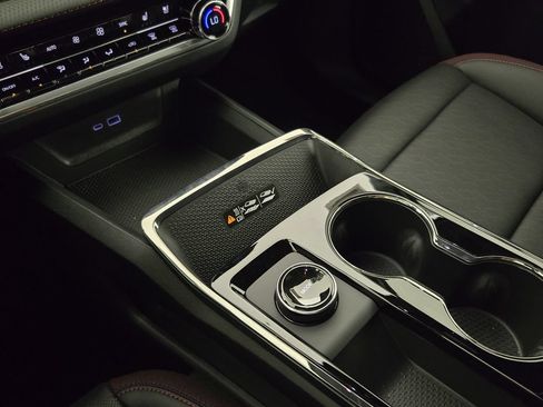 New 2026 Chevrolet Equinox RS w/ Convenience Package III FWD image 21
