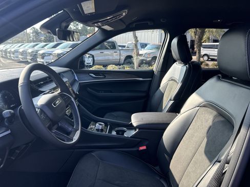 New 2026 Jeep Grand Cherokee Altitude image 14