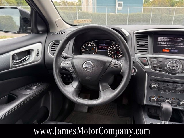 Used 2017 Nissan Pathfinder SL w/ SL Premium Package AWD/4WD image 18
