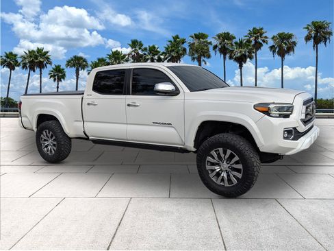 Used 2021 Toyota Tacoma Limited image 2