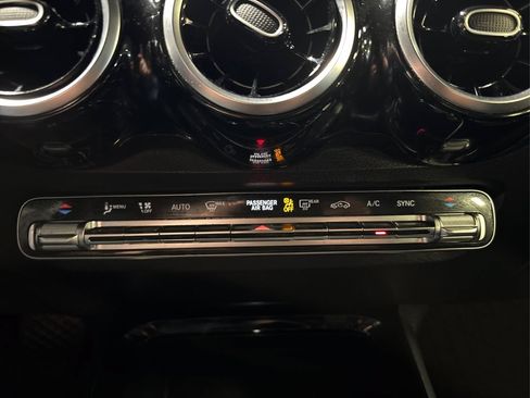 Used 2021 Mercedes-Benz GLB 250 4MATIC image 34