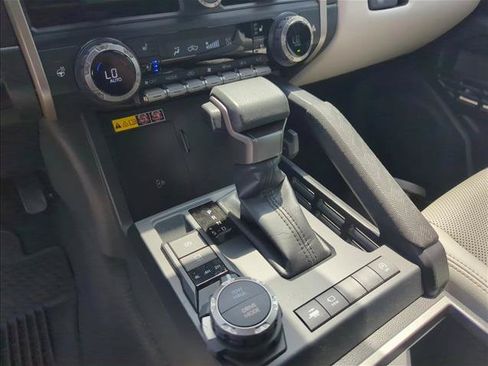 Certified 2025 Toyota Tacoma Limited AWD/4WD image 17