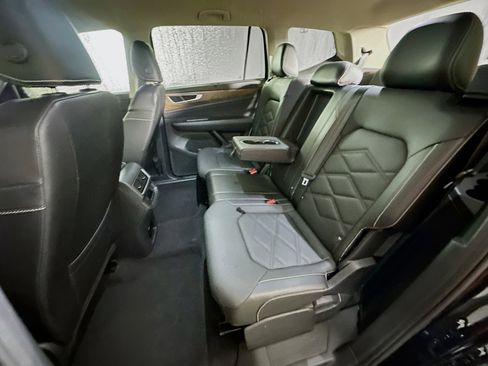 Used 2025 Volkswagen Atlas SE image 26