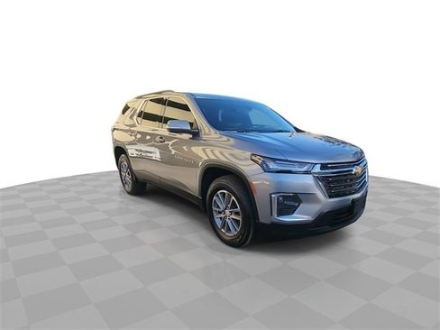 Certified 2023 Chevrolet Traverse LT image 2