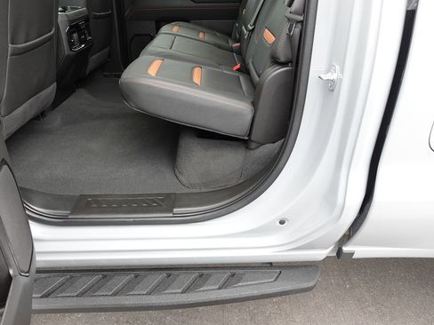 Used 2025 GMC Sierra 1500 AT4 w/ Technology Package AWD/4WD image 28