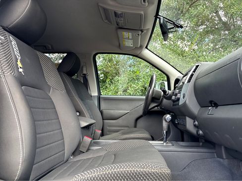 Used 2019 Nissan Frontier PRO-4X image 8