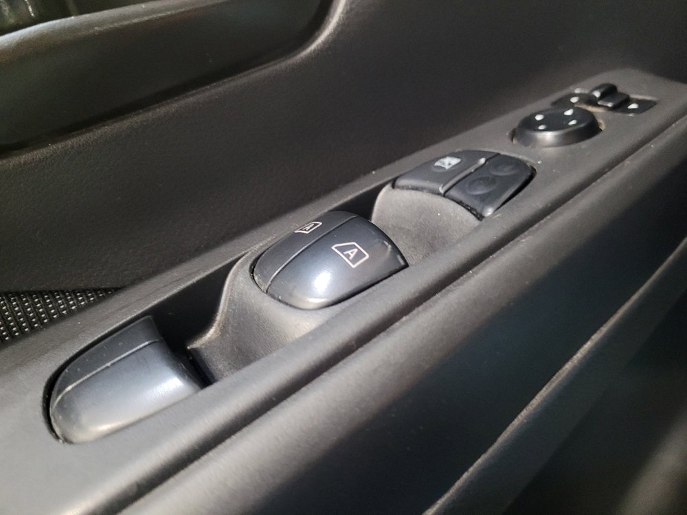 Used 2020 Nissan Kicks S FWD image 27