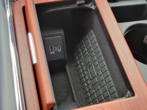 Used 2024 Lincoln Navigator Premiere image 36