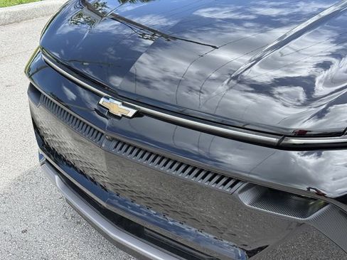 Used 2025 Chevrolet Equinox EV LT w/ Convenience Package image 6