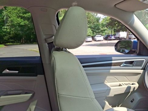 Certified 2022 Volkswagen Atlas SE w/ Panoramic Sunroof Package image 13