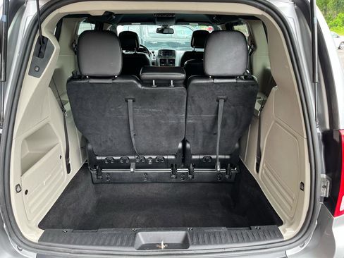 Used 2019 Dodge Grand Caravan SXT FWD image 7
