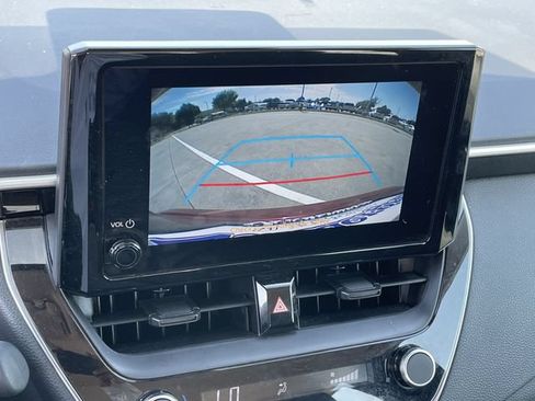 Used 2025 Toyota Corolla LE FWD image 18