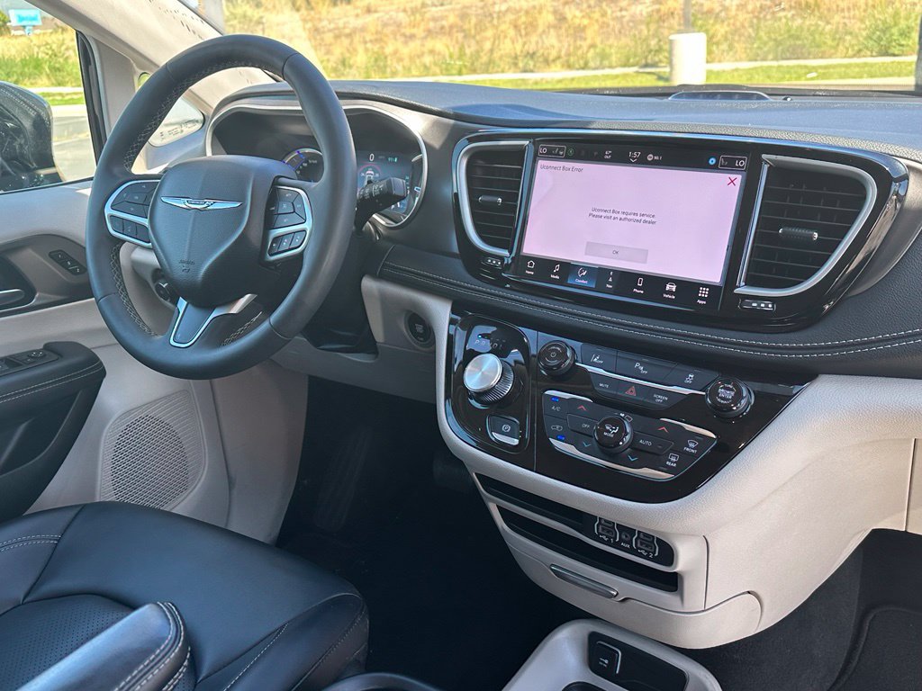 Used 2024 Chrysler Pacifica Limited FWD image 18