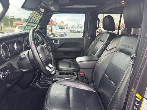 Used 2020 Jeep Wrangler Unlimited Sahara image 12