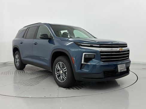 Used 2026 Chevrolet Traverse LT FWD image 7