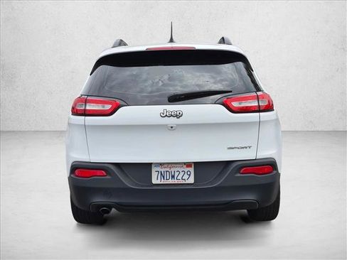 Used 2015 Jeep Cherokee Sport w/ Sport Appearance Group FWD image 6