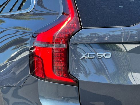 Certified 2025 Volvo XC90 B6 Plus image 27