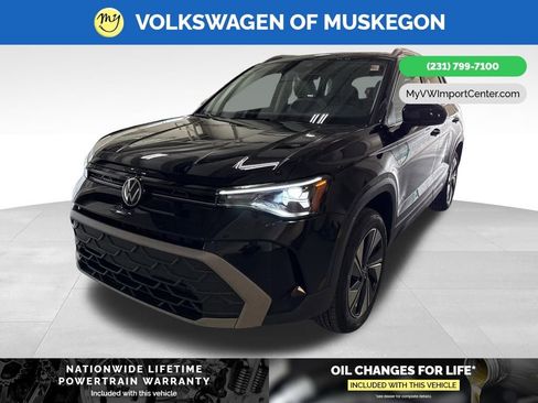 New 2026 Volkswagen Taos SE image 3