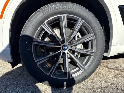 New 2026 BMW X5 xDrive40i w/ M Sport Package AWD/4WD image 9