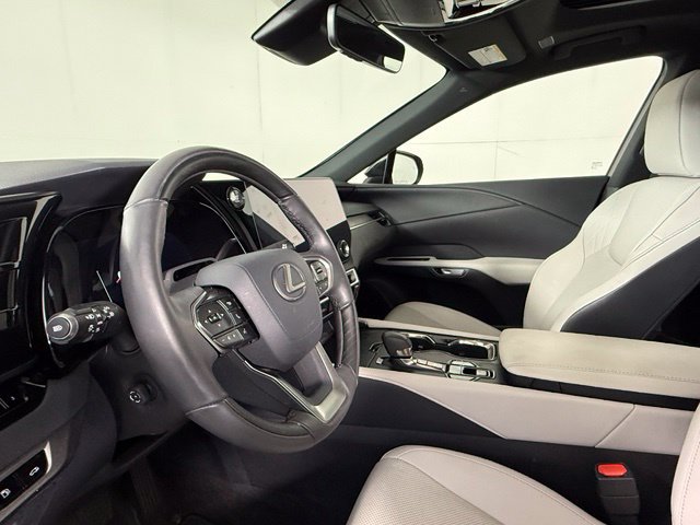 Used 2025 Lexus RX 350 Premium w/ Convenience Package FWD image 17