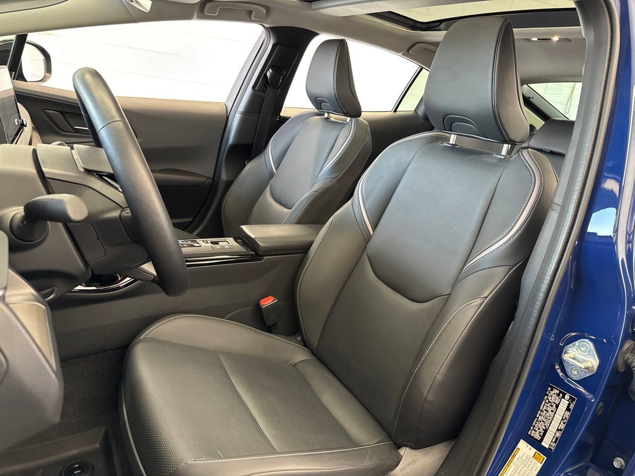 Used 2025 Toyota Prius XLE FWD image 14