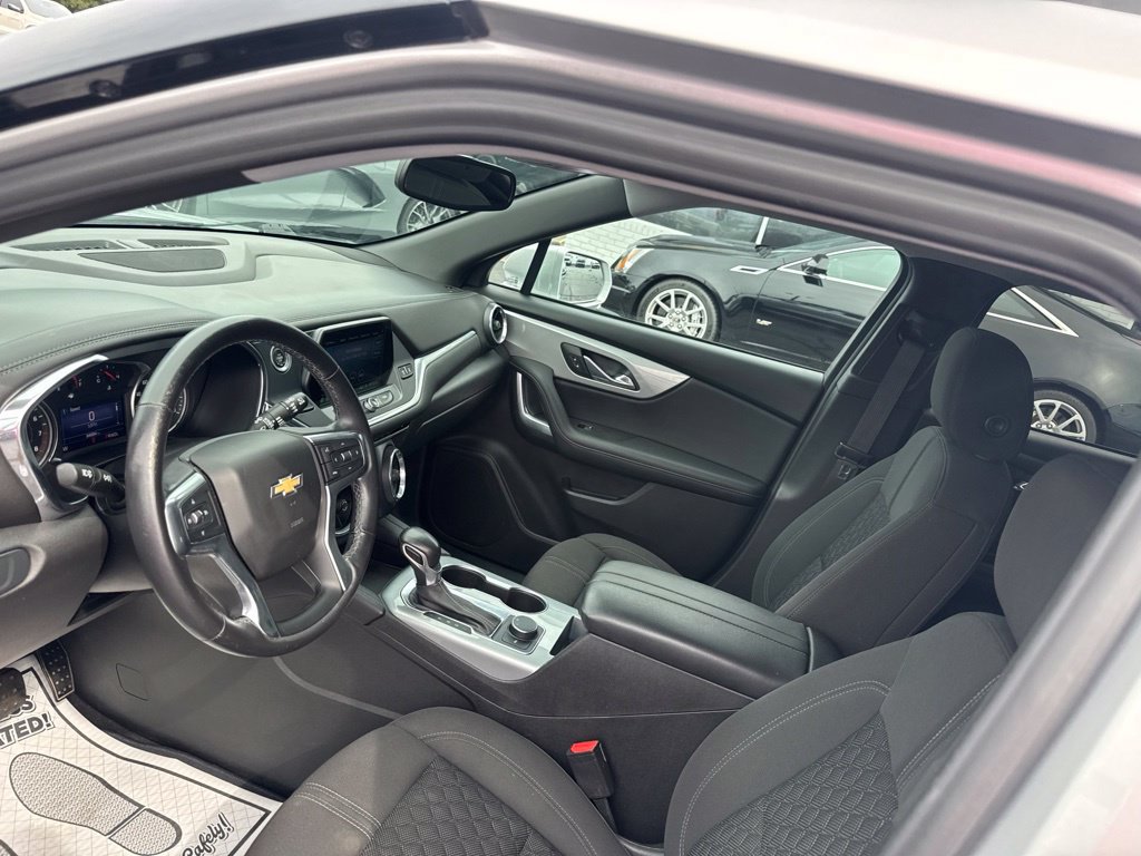 Used 2020 Chevrolet Blazer LT FWD image 2