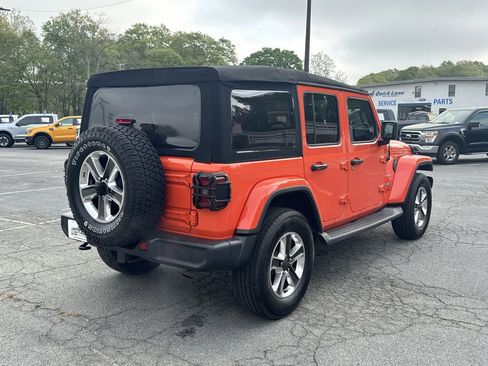 Used 2019 Jeep Wrangler Unlimited Sahara AWD/4WD image 7