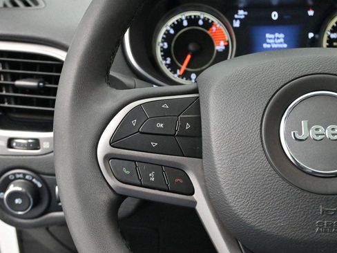 Used 2022 Jeep Cherokee Limited image 17