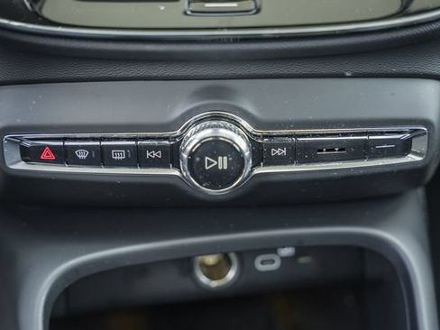 Certified 2025 Volvo XC40 B5 Plus AWD/4WD image 24