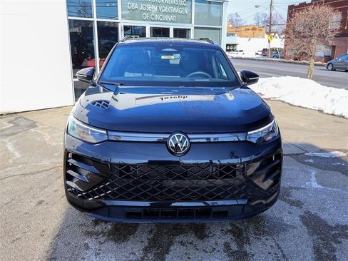 New 2026 Volkswagen Tiguan SE R-Line image 8