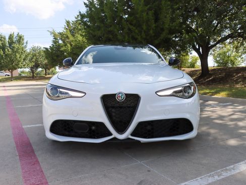 Used 2022 Alfa Romeo Giulia Veloce RWD image 2