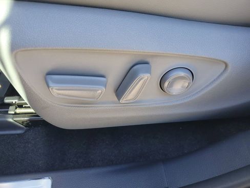 Used 2024 Toyota Highlander Limited image 29