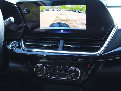 Used 2025 Chevrolet Trax RS FWD image 15