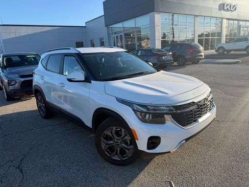 Certified 2024 Kia Seltos S image 2