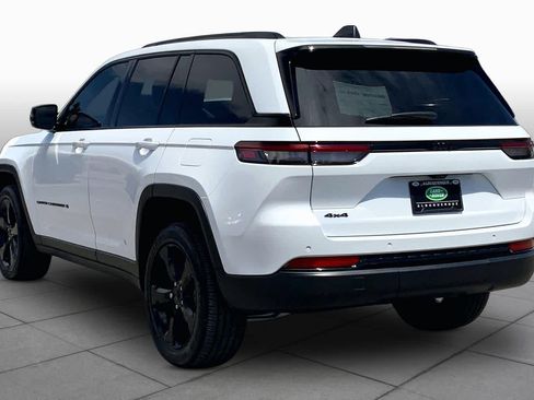 Used 2024 Jeep Grand Cherokee Altitude AWD/4WD image 11