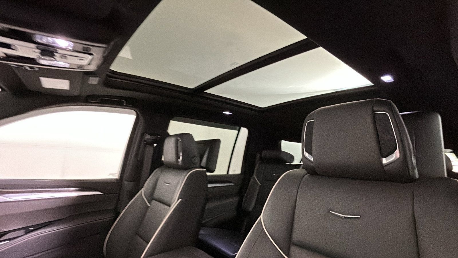 Used 2026 Cadillac Escalade ESV Luxury w/ Touring Package AWD/4WD image 15