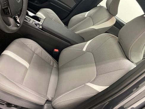 Used 2025 Toyota Camry SE image 12