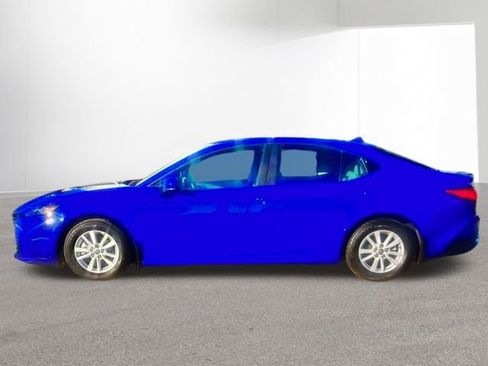 Used 2025 Toyota Camry LE image 3