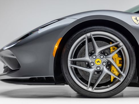 Used 2021 Ferrari F8 Tributo image 12