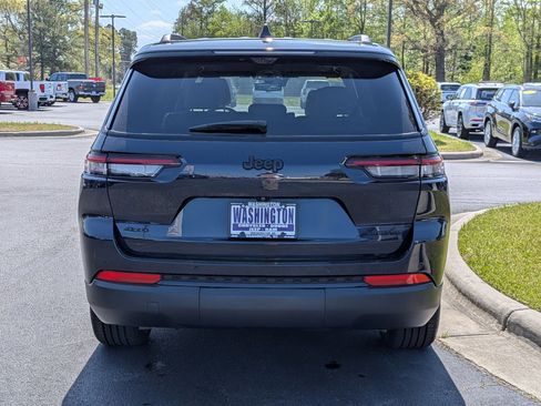 Certified 2024 Jeep Grand Cherokee L Limited w/ Luxury Tech Group II image 6