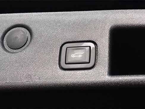 Certified 2024 Chevrolet Equinox LT w/ LPO, Floor Liner Package image 18