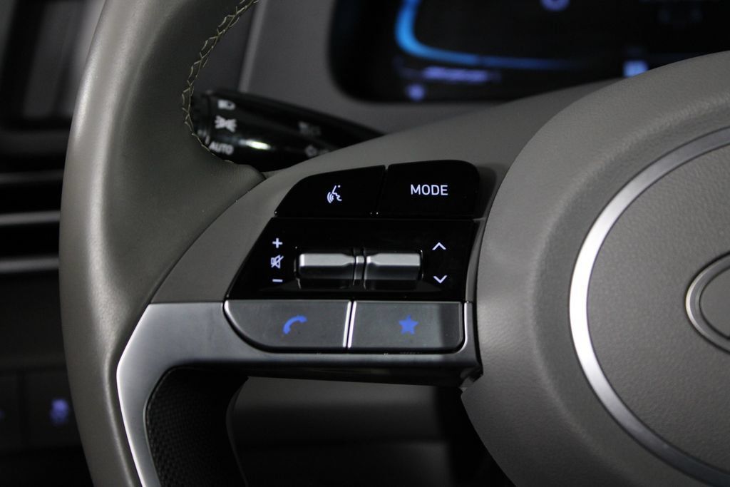 Certified 2025 Hyundai Elantra Sport FWD image 26