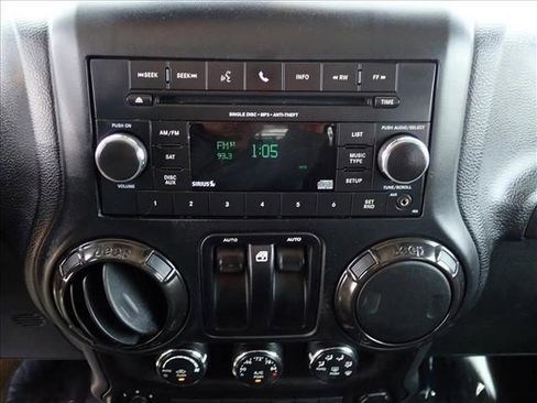 Used 2018 Jeep Wrangler Rubicon AWD/4WD image 16
